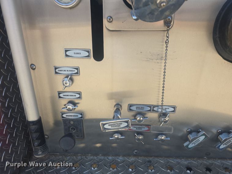 image for item DO7860 2000 E-One fire truck