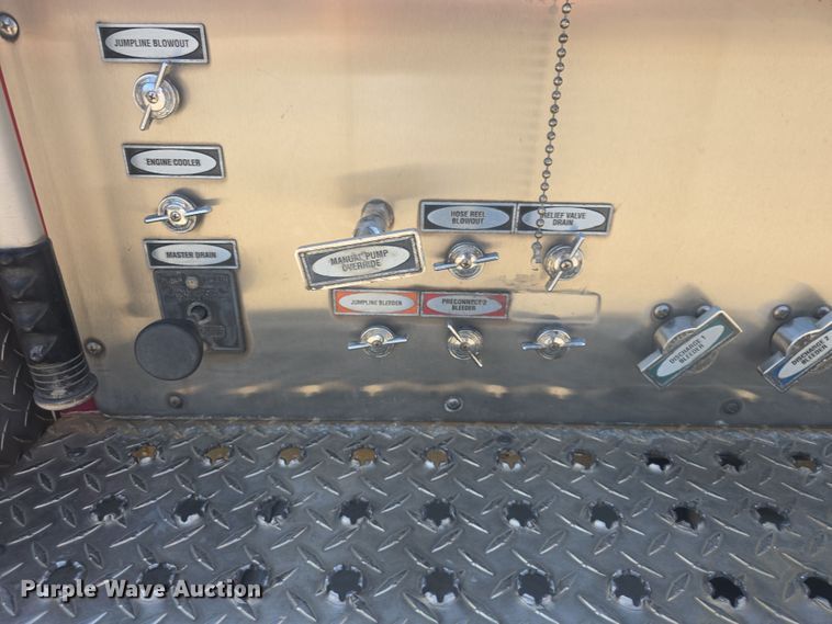 image for item DO7860 2000 E-One fire truck