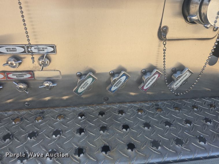 image for item DO7860 2000 E-One fire truck