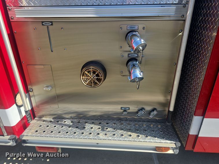 image for item DO7860 2000 E-One fire truck