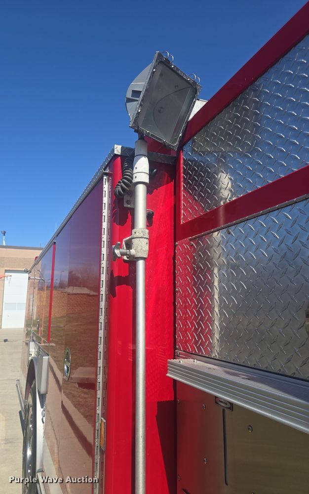 image for item DO7860 2000 E-One fire truck