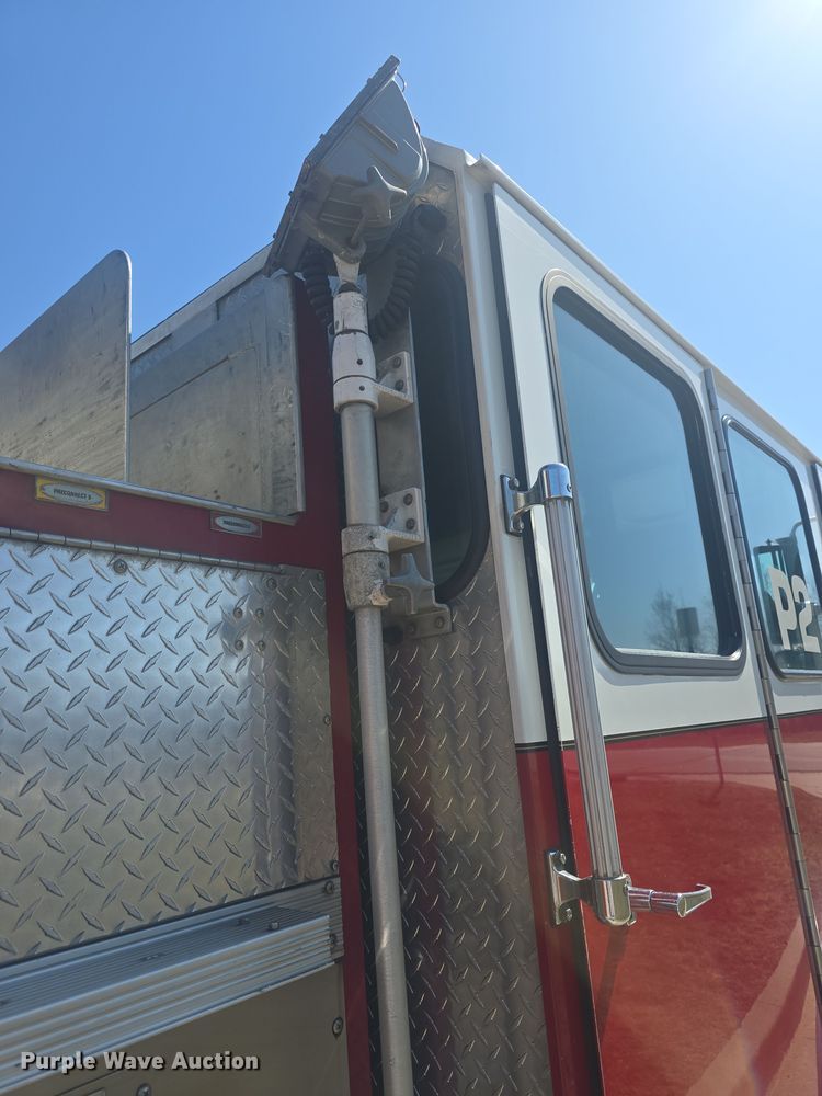 image for item DO7860 2000 E-One fire truck