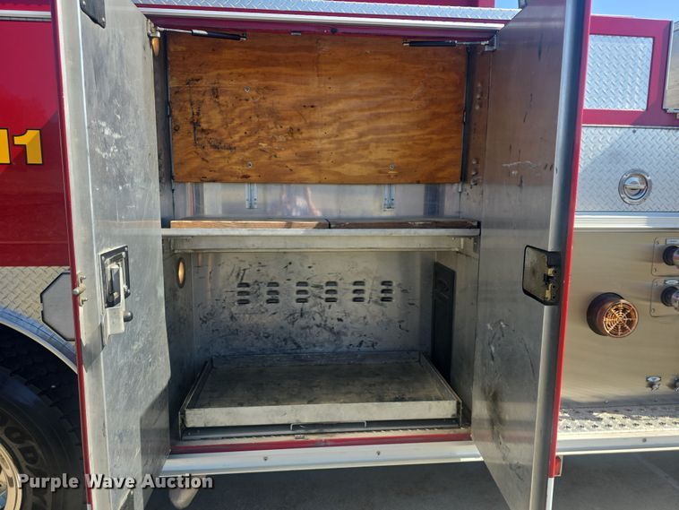 image for item DO7860 2000 E-One fire truck