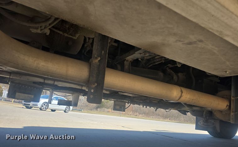 image for item DO7860 2000 E-One fire truck