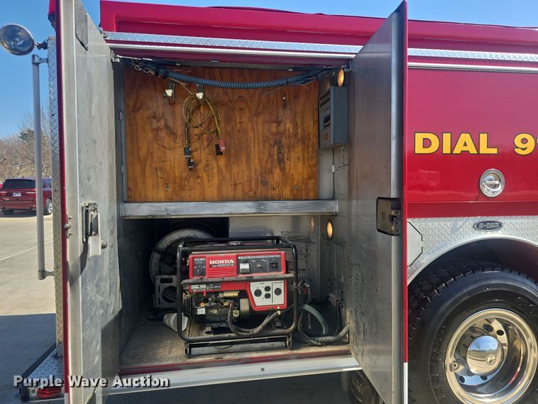 image for item DO7860 2000 E-One fire truck