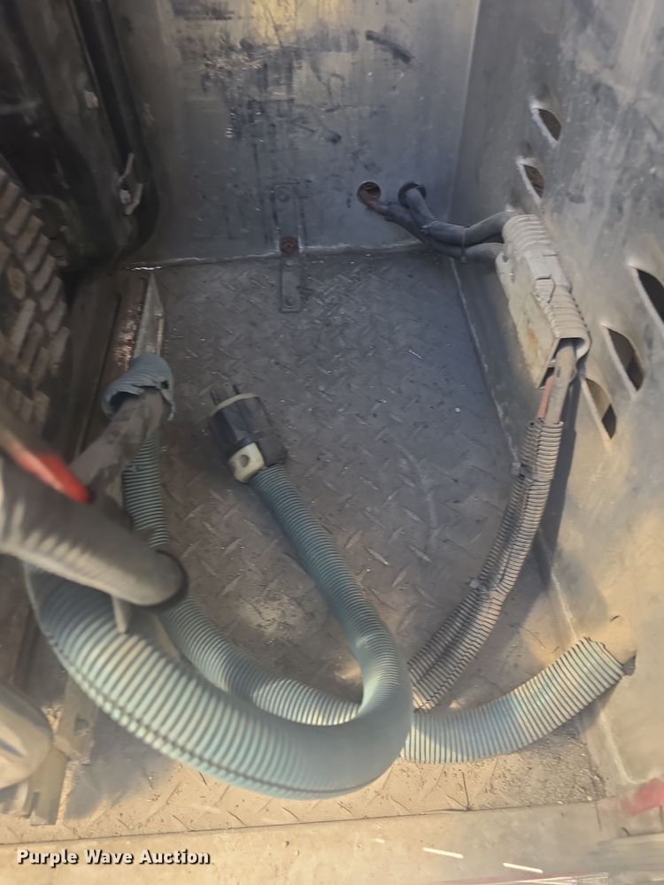 image for item DO7860 2000 E-One fire truck