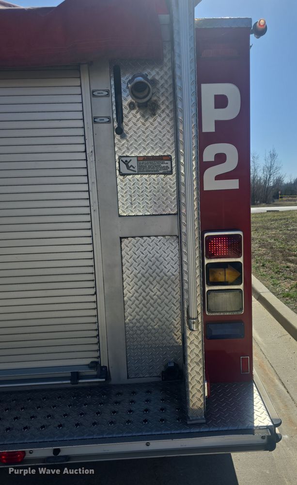 image for item DO7860 2000 E-One fire truck