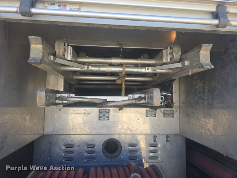 image for item DO7860 2000 E-One fire truck