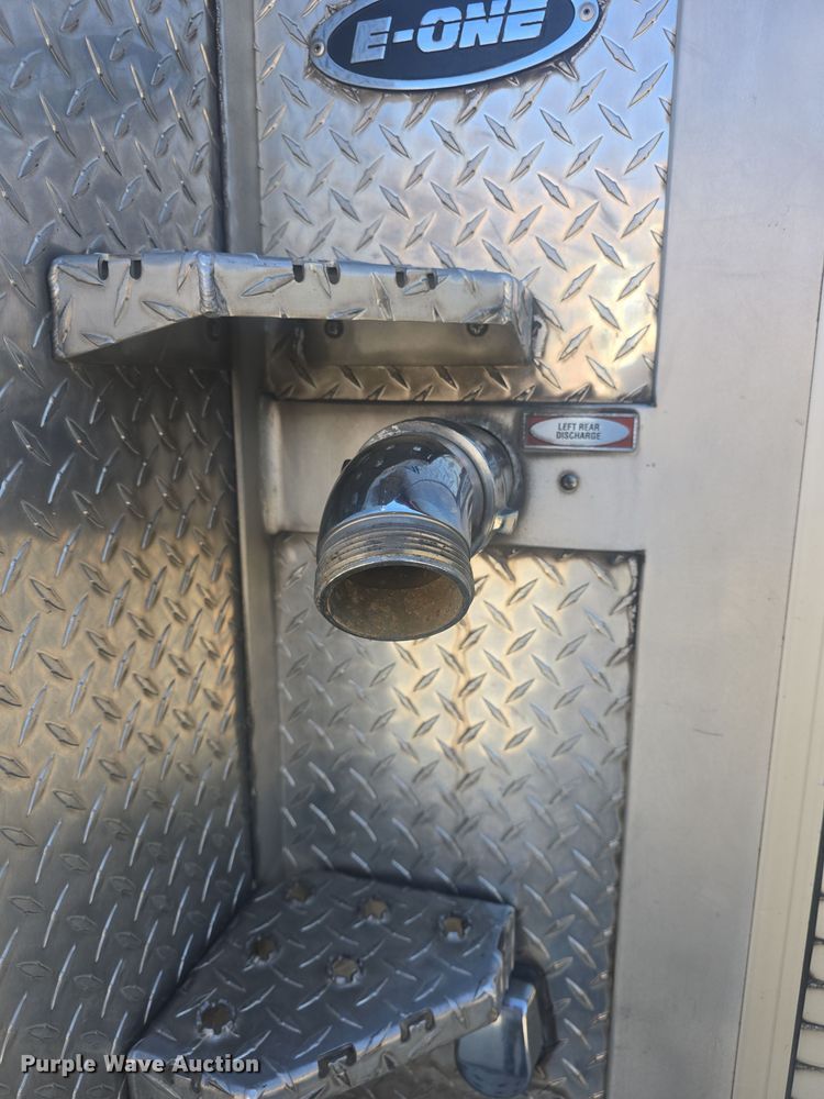 image for item DO7860 2000 E-One fire truck