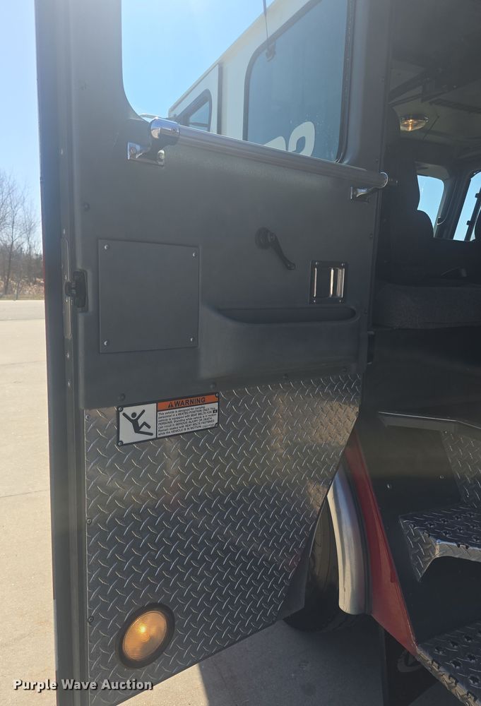 image for item DO7860 2000 E-One fire truck