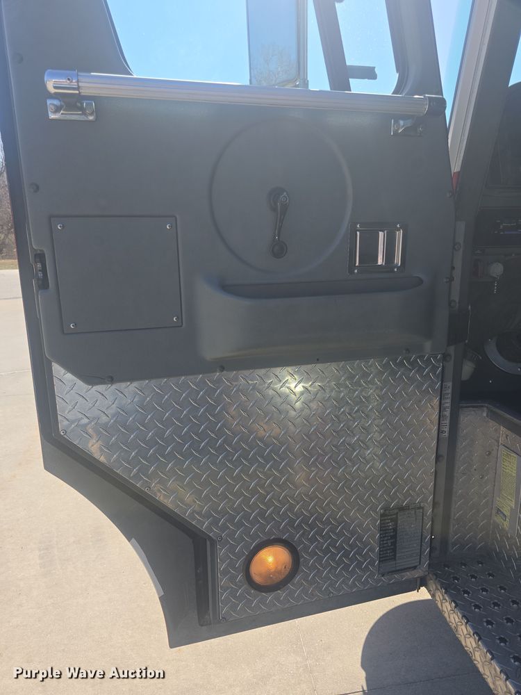 image for item DO7860 2000 E-One fire truck