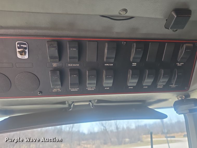 image for item DO7860 2000 E-One fire truck