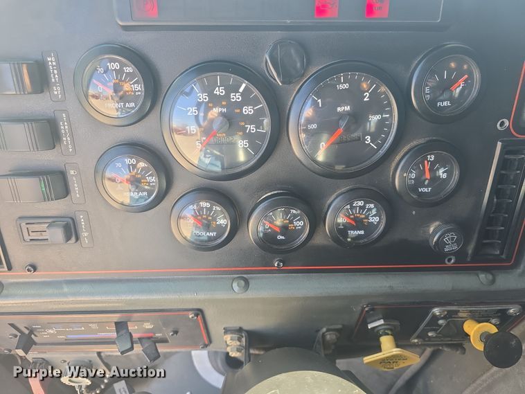 image for item DO7860 2000 E-One fire truck