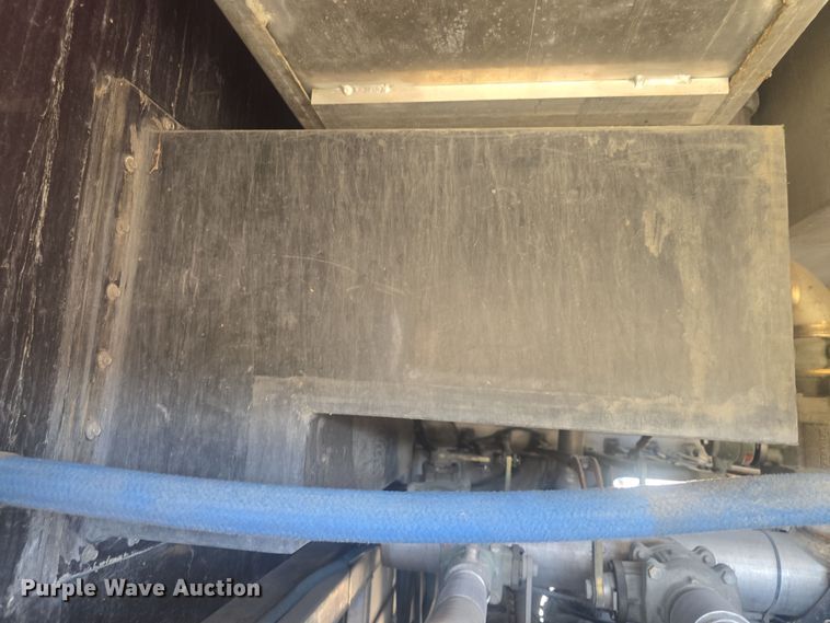 image for item DO7860 2000 E-One fire truck