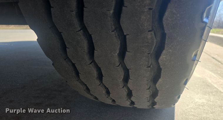 image for item DO7860 2000 E-One fire truck