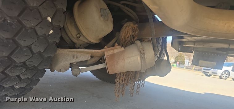 image for item DO7860 2000 E-One fire truck