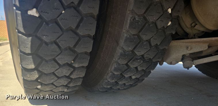 image for item DO7860 2000 E-One fire truck