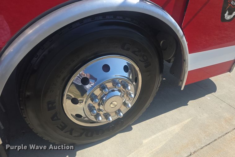 image for item DO7860 2000 E-One fire truck