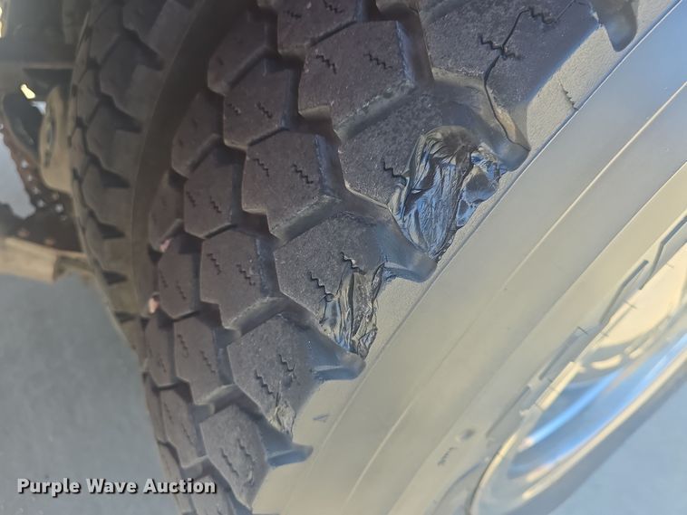 image for item DO7860 2000 E-One fire truck