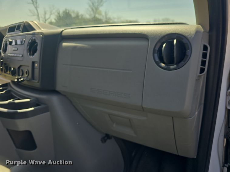 image for item DO7867 2013 Ford E350 van