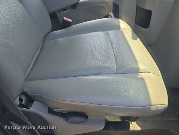 image for item DO7867 2013 Ford E350 van