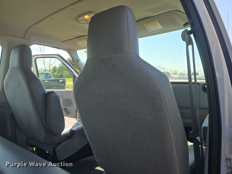 image for item DO7867 2013 Ford E350 van