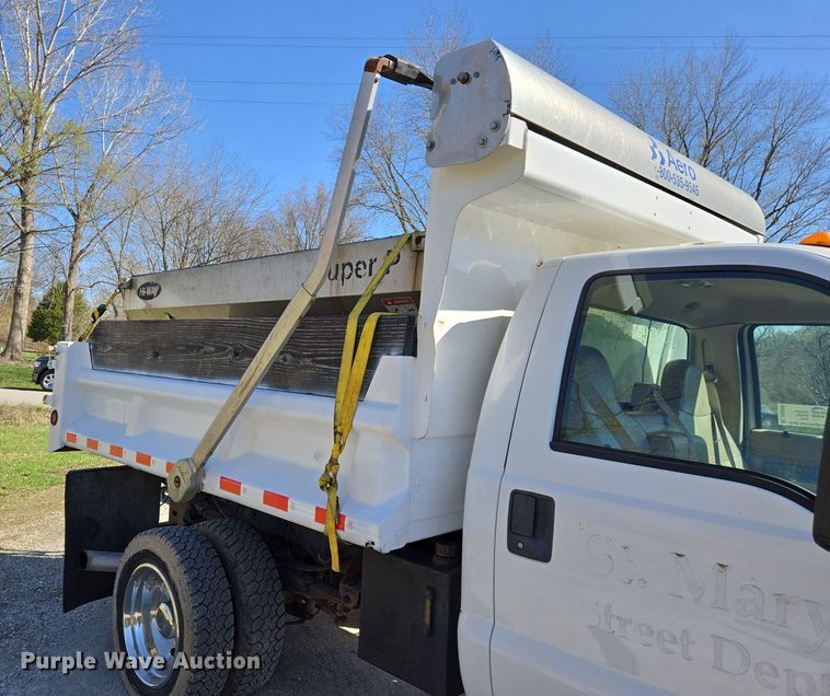 image for item DS5330 2008 Ford F550 Super Duty XL dump truck
