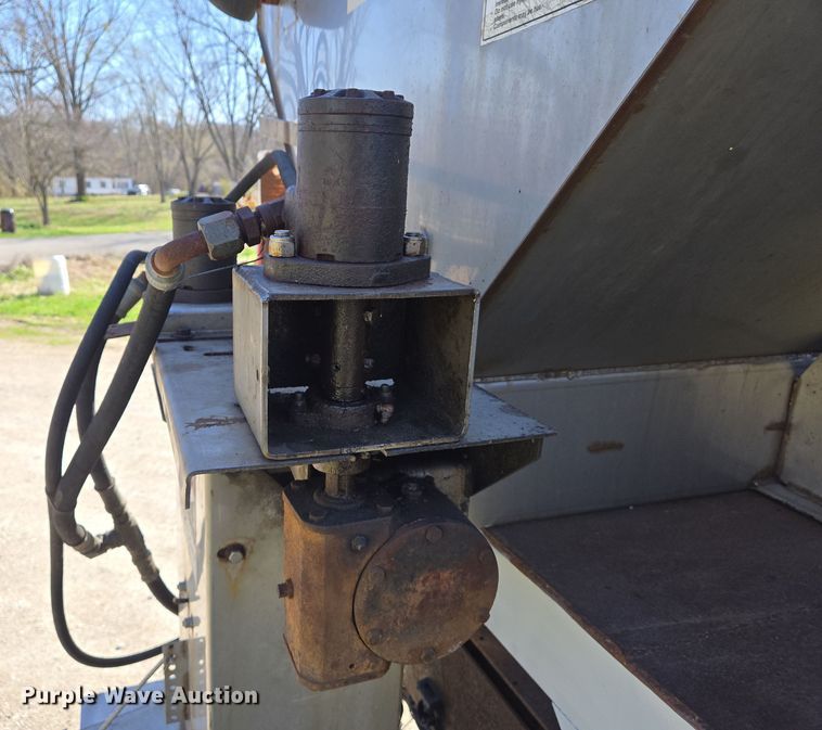 image for item DS5330 2008 Ford F550 Super Duty XL dump truck