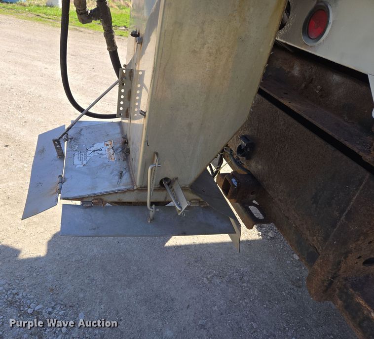 image for item DS5330 2008 Ford F550 Super Duty XL dump truck