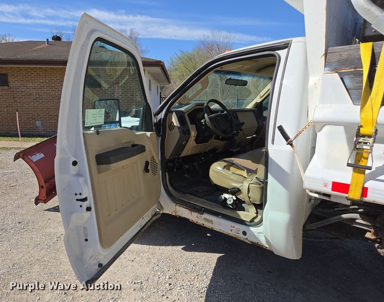 image for item DS5330 2008 Ford F550 Super Duty XL dump truck