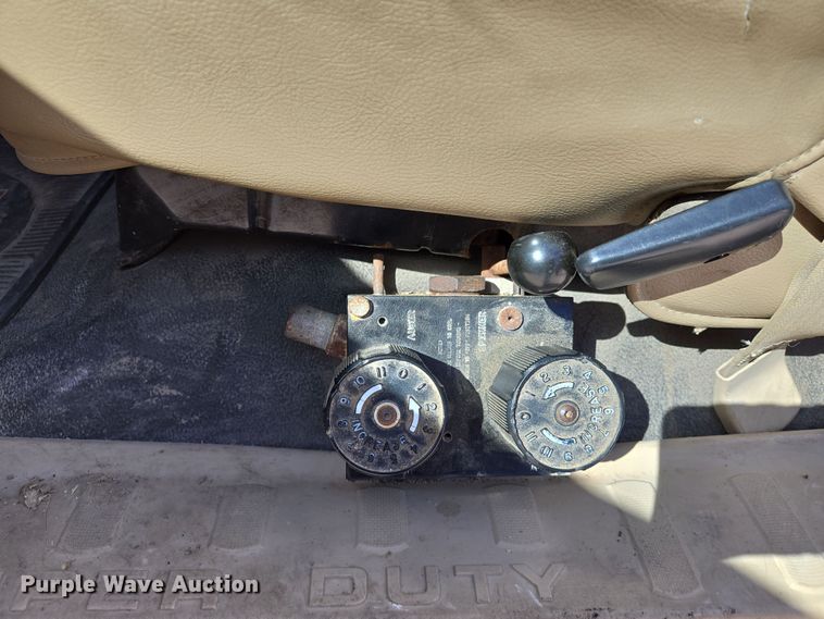 image for item DS5330 2008 Ford F550 Super Duty XL dump truck