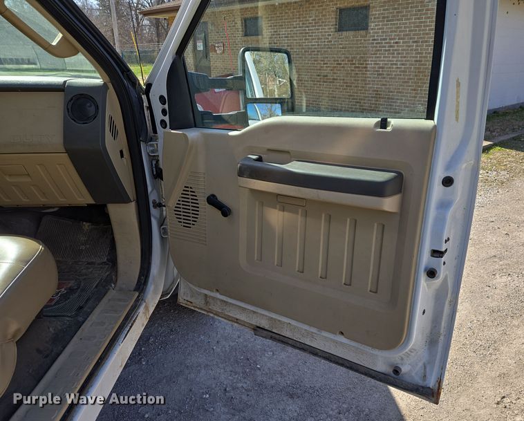 image for item DS5330 2008 Ford F550 Super Duty XL dump truck