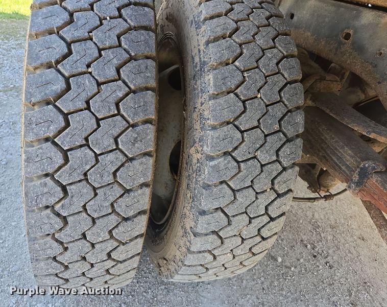 image for item DS5330 2008 Ford F550 Super Duty XL dump truck