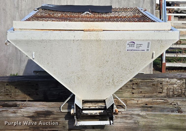 image for item DS5332 Highway Equipment Co. 7P spreader