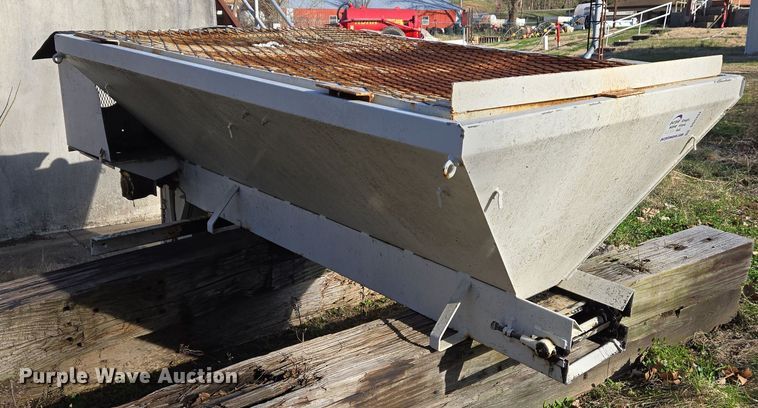 image for item DS5332 Highway Equipment Co. 7P spreader