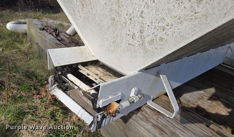 image for item DS5332 Highway Equipment Co. 7P spreader