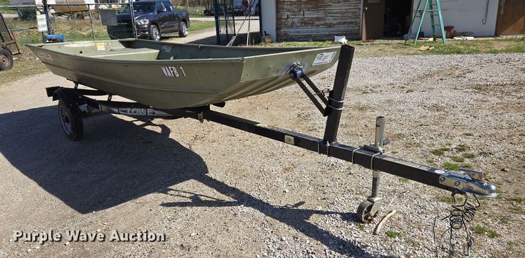 image for item DS5334 2000 Lowe L1436 boat