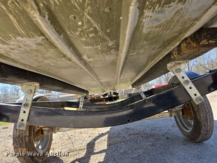 image for item DS5334 2000 Lowe L1436 boat