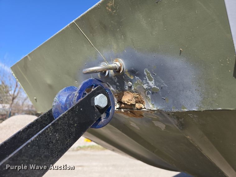 image for item DS5334 2000 Lowe L1436 boat