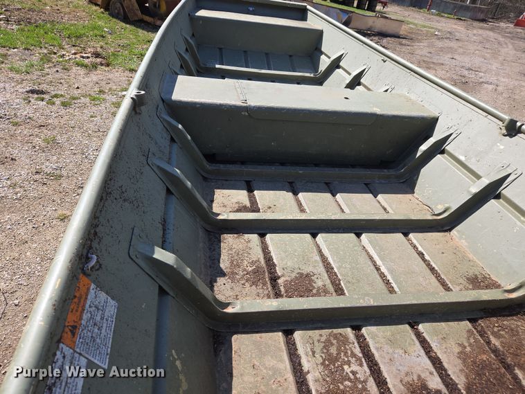 image for item DS5334 2000 Lowe L1436 boat