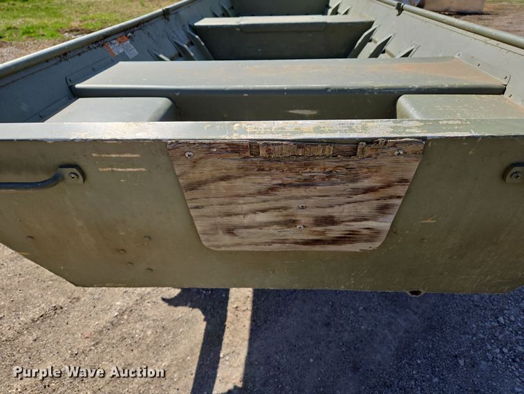 image for item DS5334 2000 Lowe L1436 boat