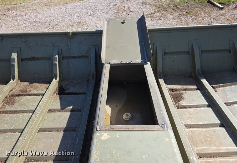 image for item DS5334 2000 Lowe L1436 boat