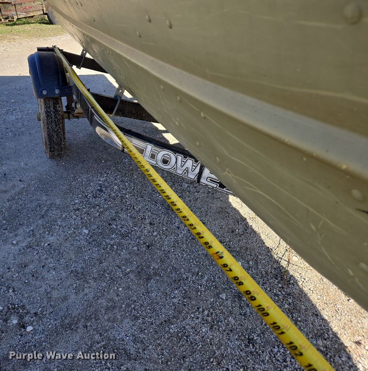 image for item DS5334 2000 Lowe L1436 boat