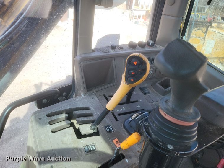 image for item DS5342 2015 John Deere 6115M MFWD tractor