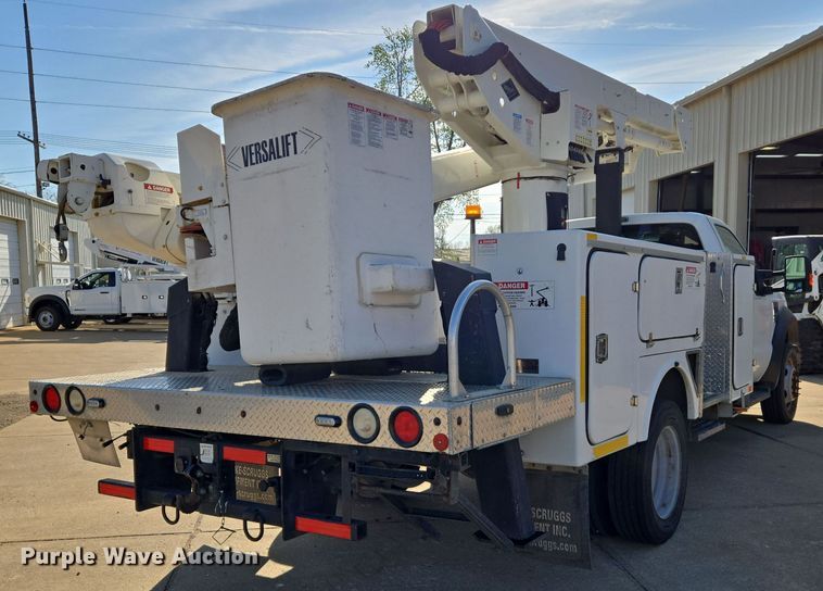 image for item DS5355 2010 Ford F550 Super Duty XLT bucket truck