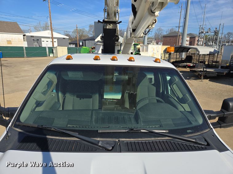 image for item DS5355 2010 Ford F550 Super Duty XLT bucket truck