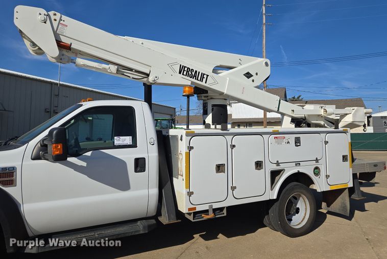 image for item DS5355 2010 Ford F550 Super Duty XLT bucket truck