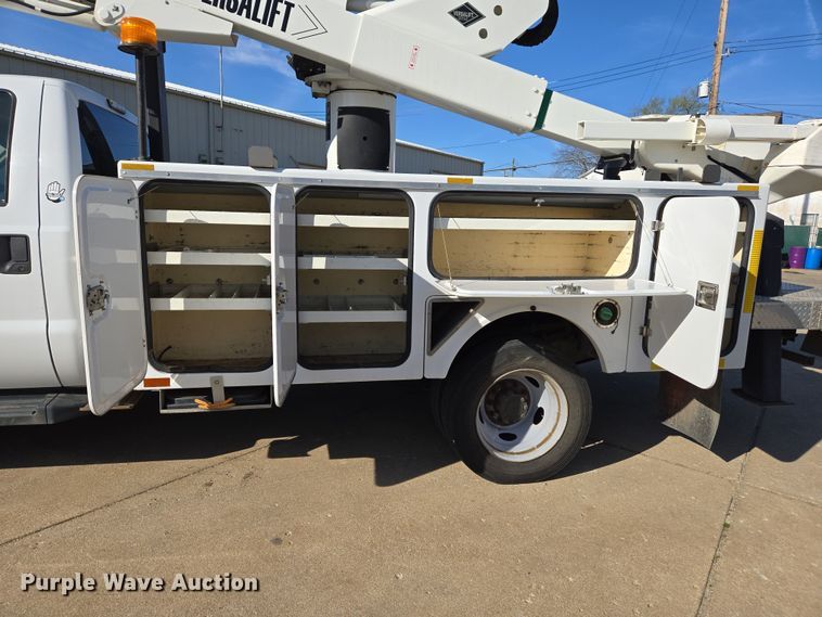 image for item DS5355 2010 Ford F550 Super Duty XLT bucket truck
