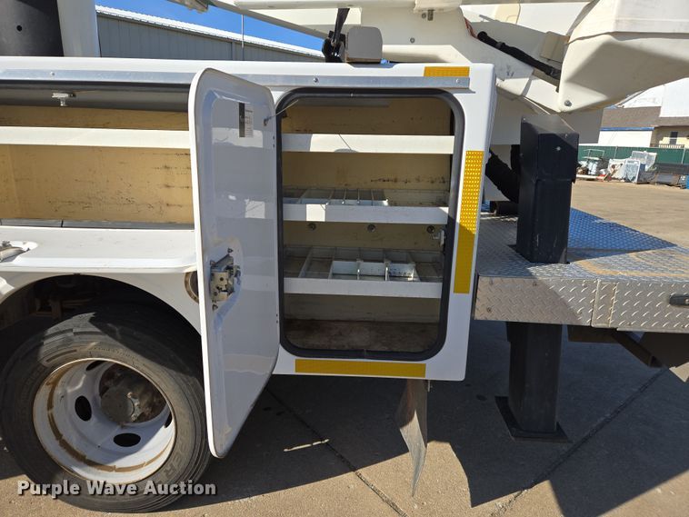 image for item DS5355 2010 Ford F550 Super Duty XLT bucket truck