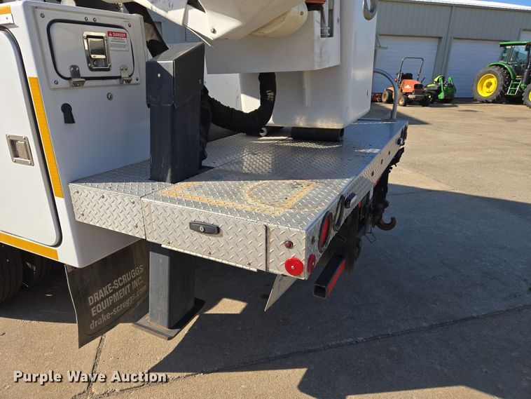 image for item DS5355 2010 Ford F550 Super Duty XLT bucket truck